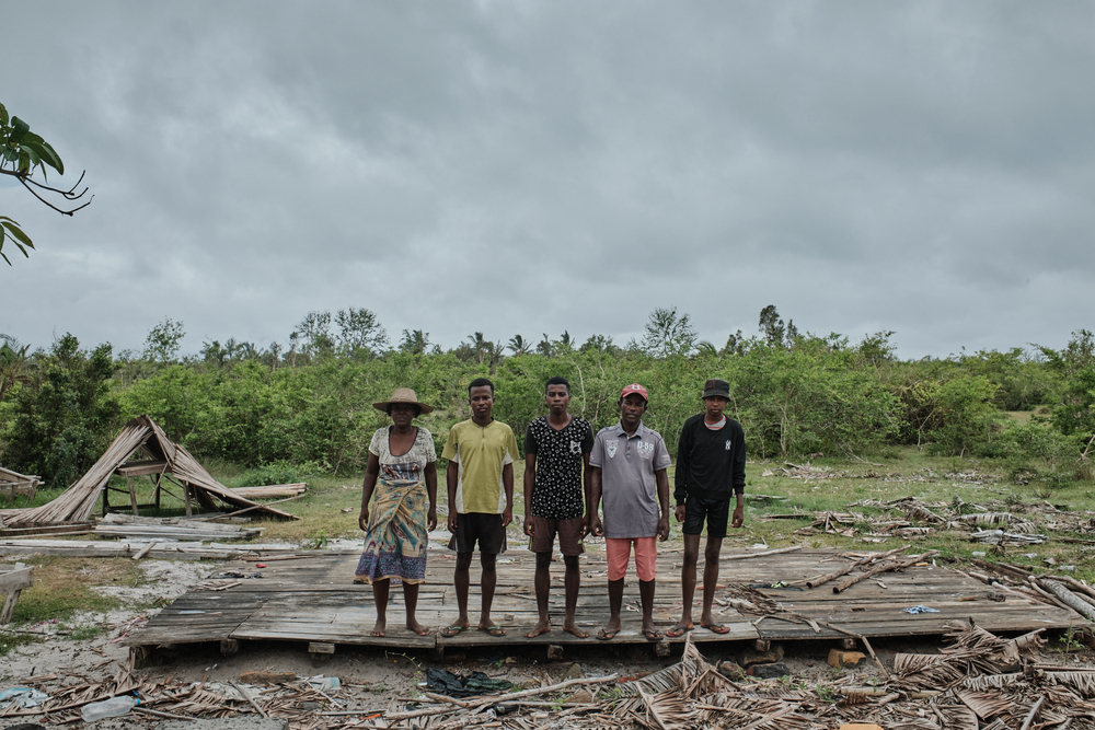  Tsiva Aurélien, fisherman Andriamanantena Tsiva Aurélien with his family in front of their house, partially destroyed by the cyclone.