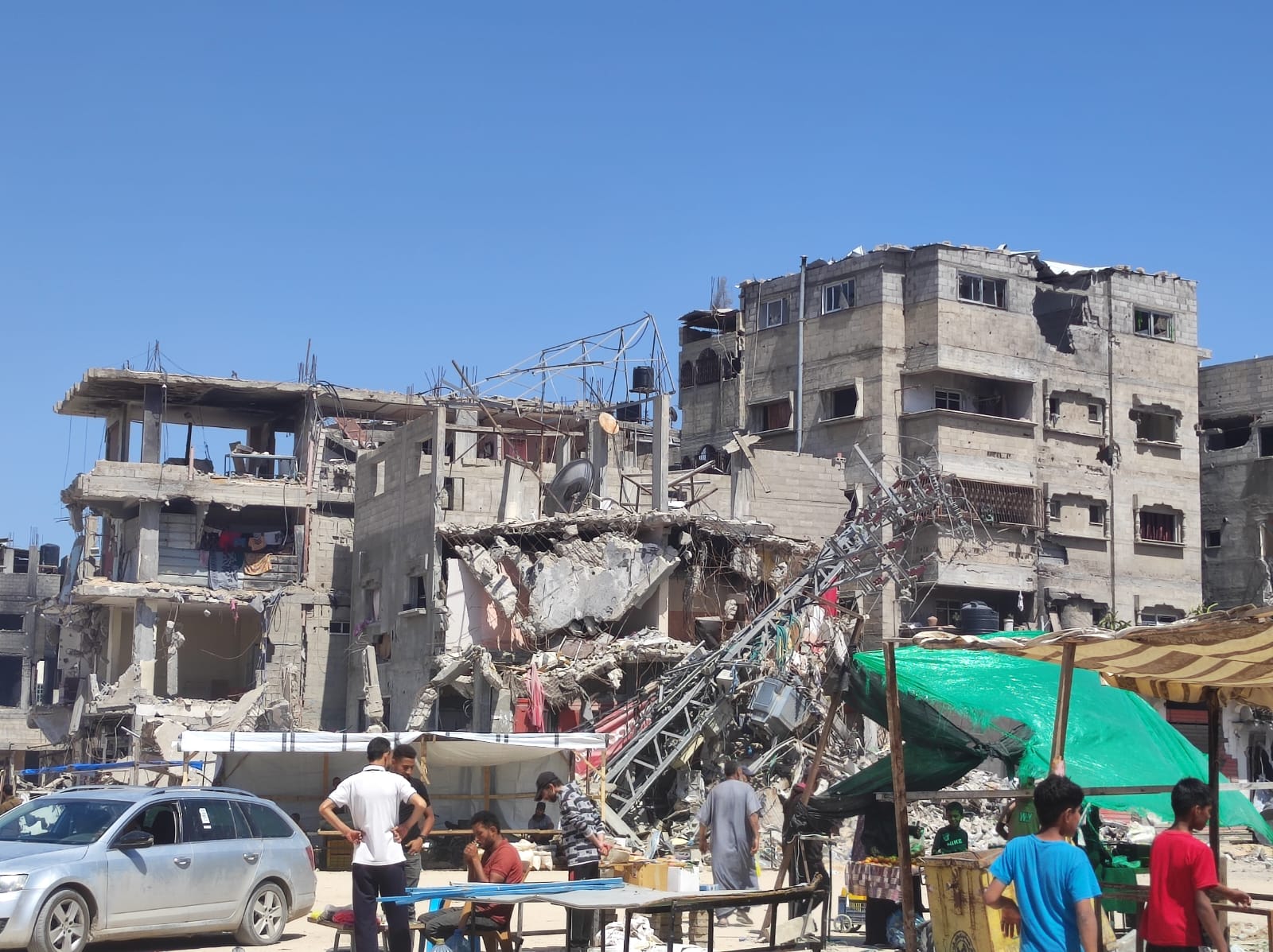destroyes building in Rafah
