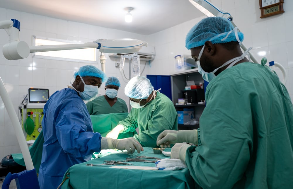 The medical team operating on patient Kadidia Dembélé at the Niono referral health centre.
