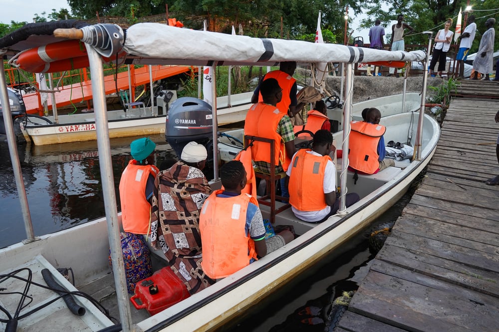 MSF uses speedboats to carry staff and supplies