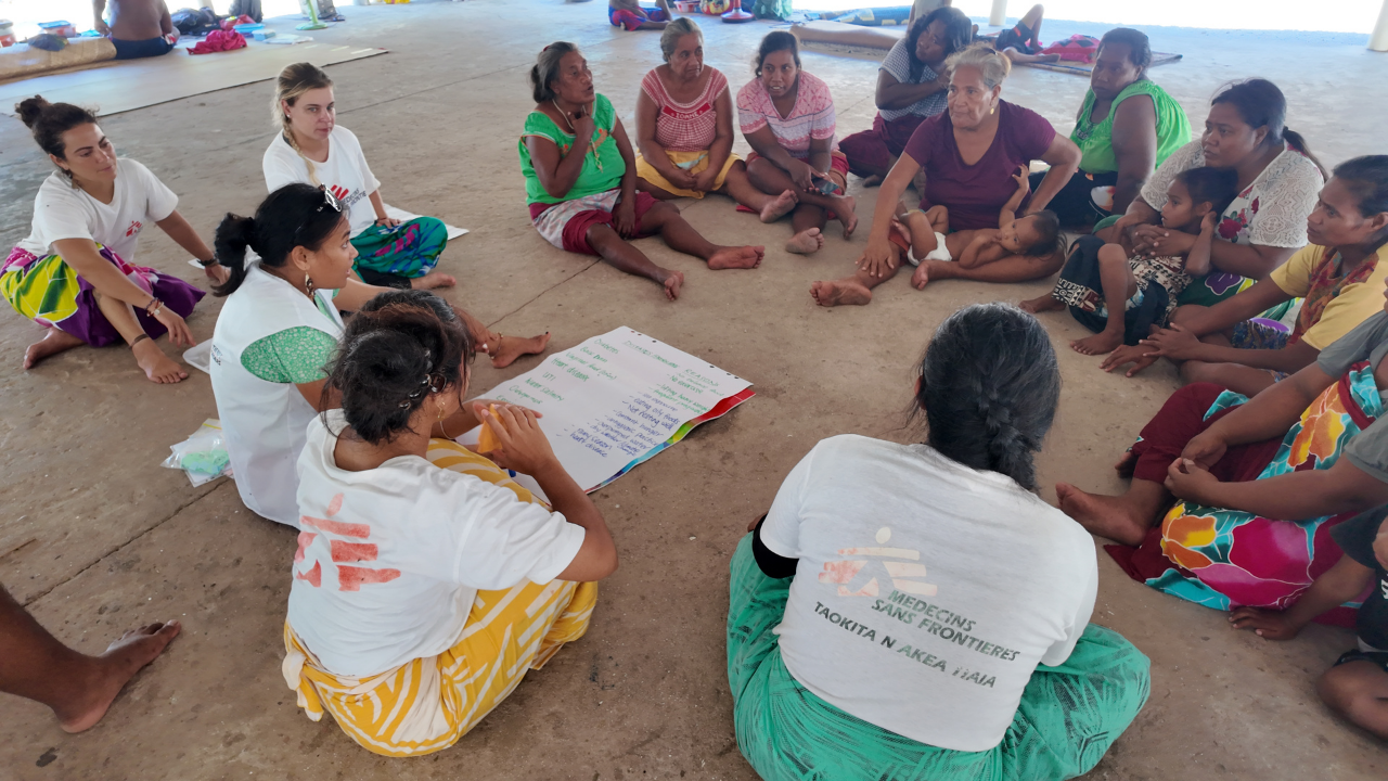 MSF’s health promotion team meet a women’s community group