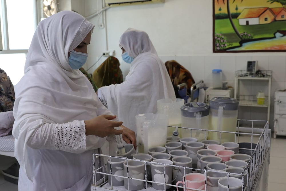 MSF nurses distribute therapeutic milk to the caretakers of children with severe acute malnutrition admitted to the inpatient therapeutic feeding centre at Boost Provincial Hospital in Helmand province.