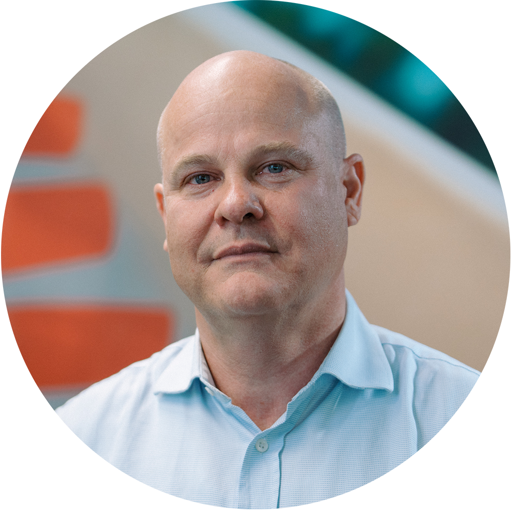 Tom Roth headshot
