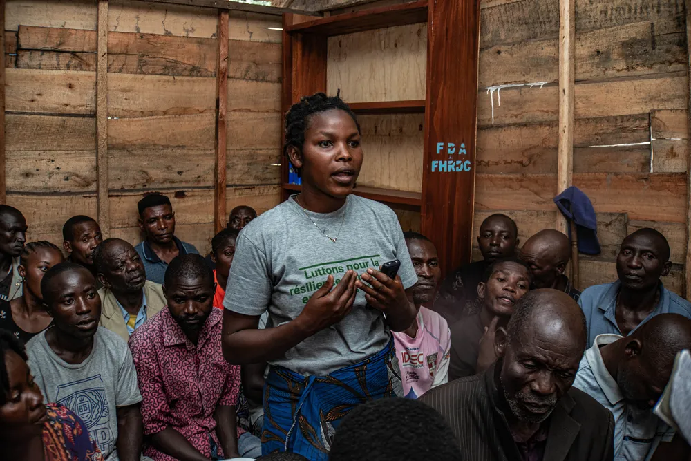 MSF health promotion teams meet people in the Kashaka displacement camp