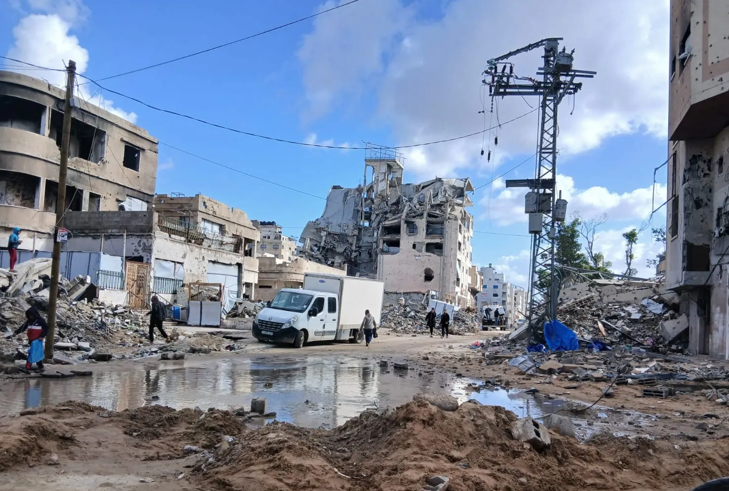 Destruction in the Rimal neighbourhood of Gaza city. © Craig Kenzie/MSF