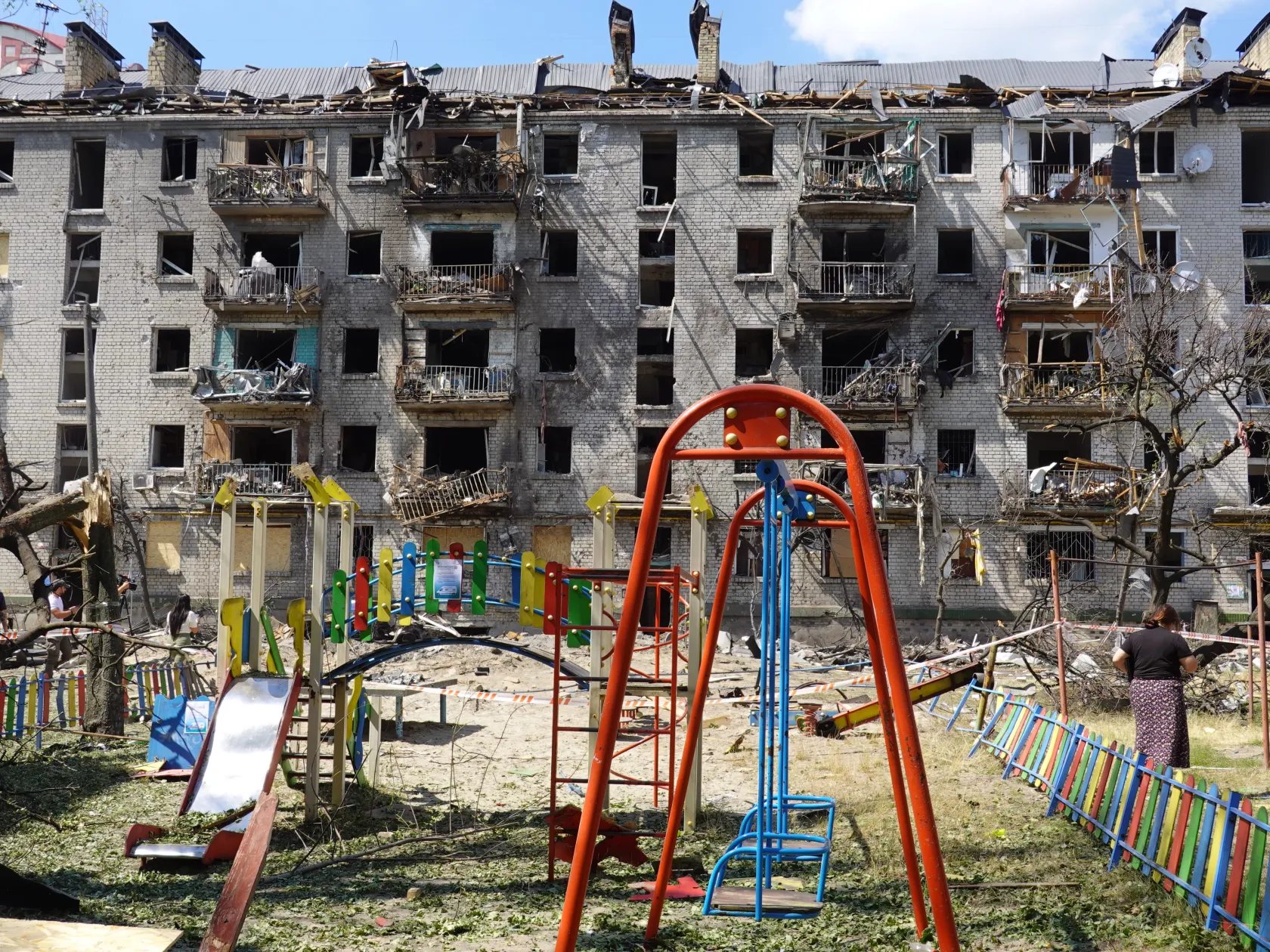 Russian missile and drone strikes continue to target residential buildings, medical facilities, and warehouses for pharmaceuticals, food, and other consumer goods in Ukraine’s capital Kyiv, even though it is strictly illegal under international humanitarian law. © Anhelina Shchors/MSF