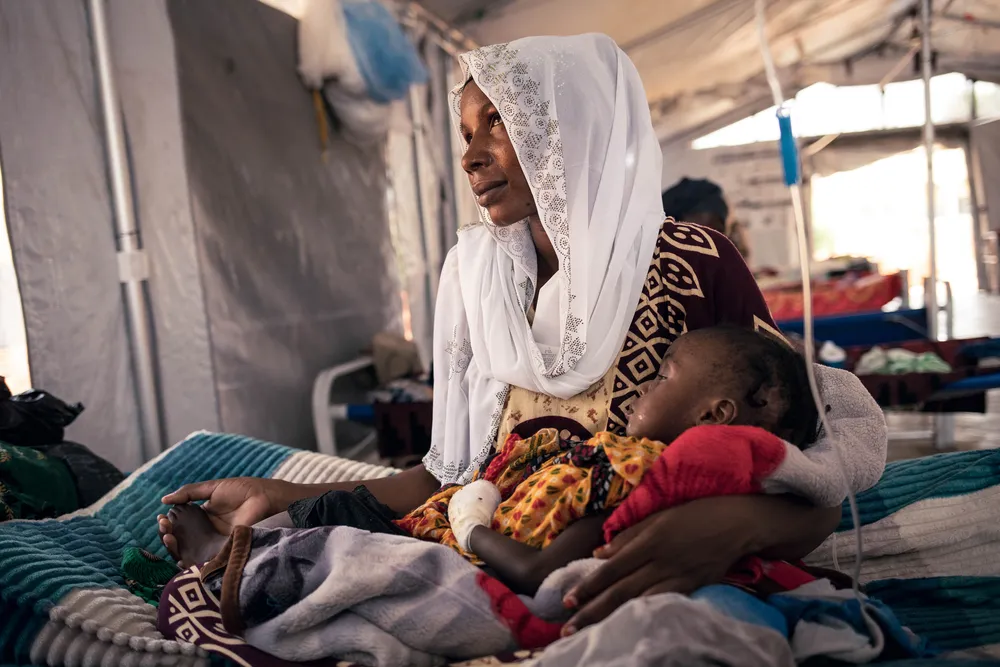 Khadidja Issaka with her daughter Maïmouna Ibrahim