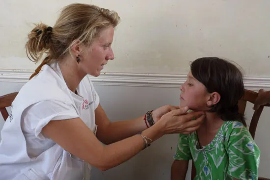 An MSF nurse carries out a consultation with a returning refugee in Suratosh, a village on the border with Uzbekistan.