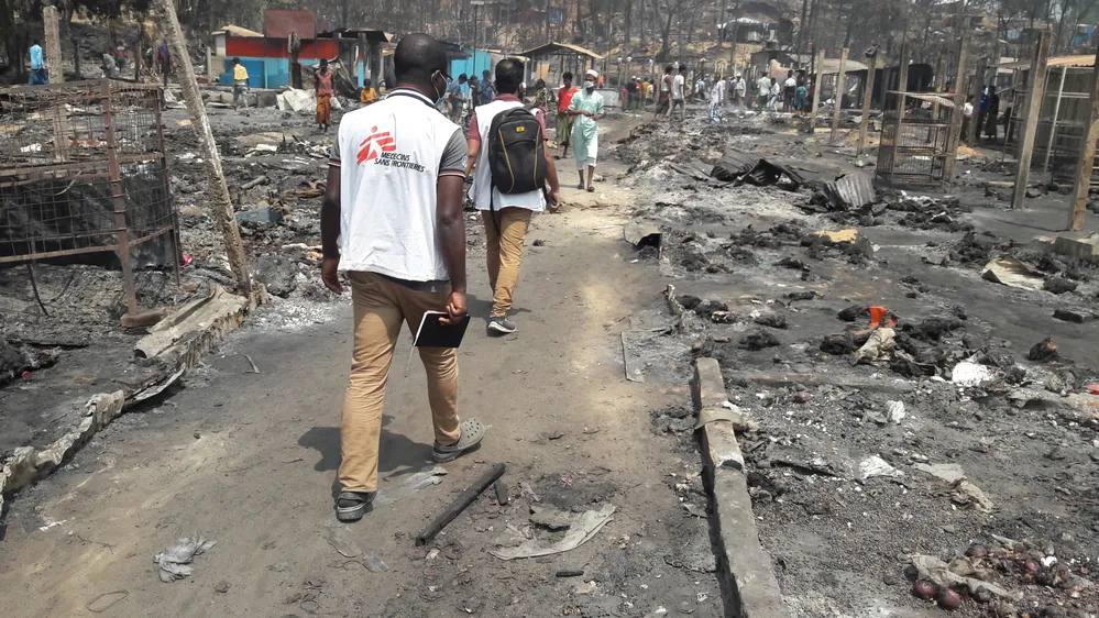 An MSF team makes an assessment of part of the mega camp in Cox's Bazar on the morning after the fire, looking for people who have unmet medical needs after dozens of shelters were destroyed. © Pau Miranda