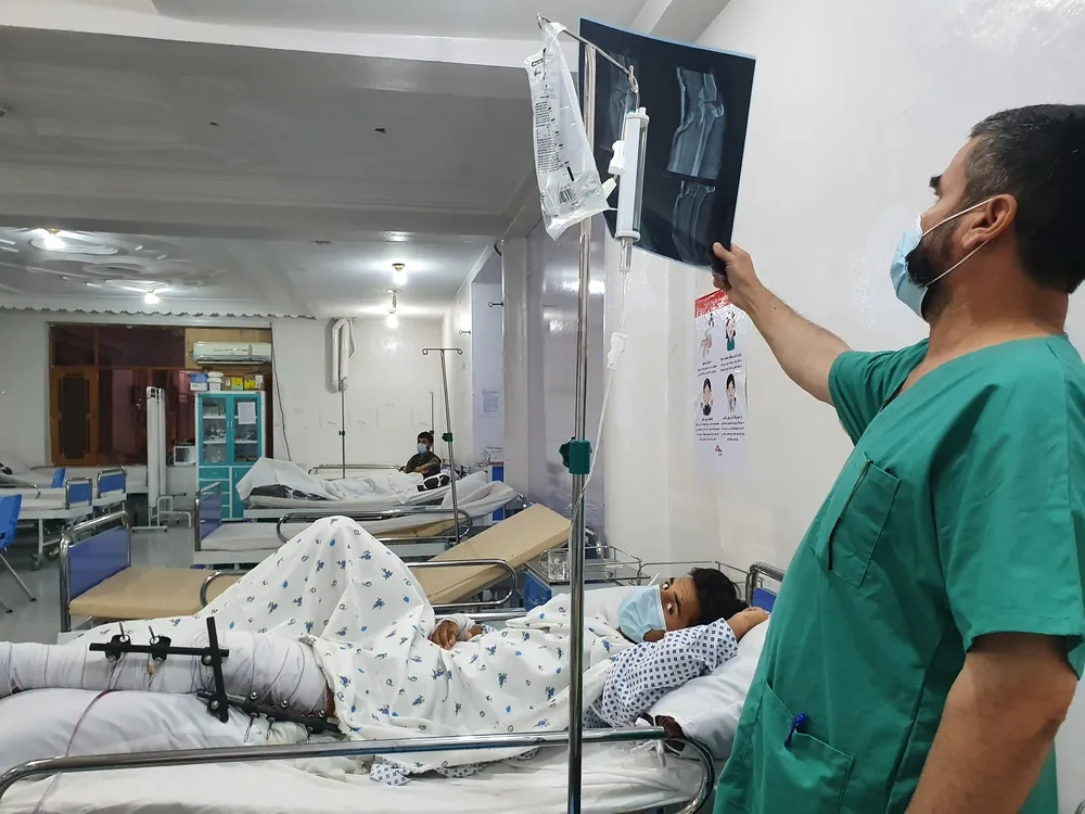 A medic in MSF's Kunduz Emergency Trauma Unit examines the x-ray of a patient who has suffered a complicated fracture due to a bomb blast.