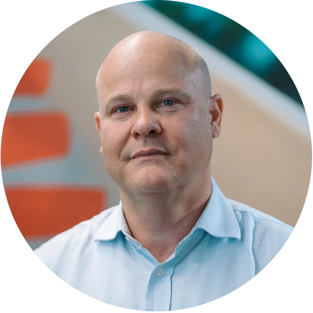 Tom Roth headshot