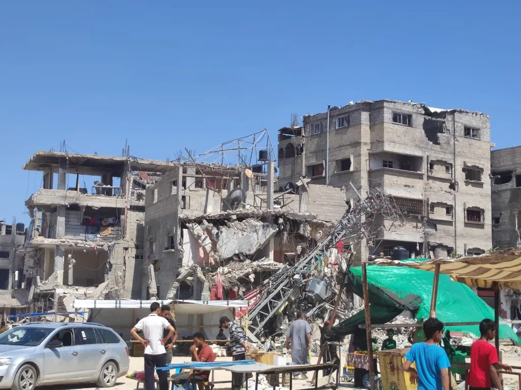 destroyes building in Rafah