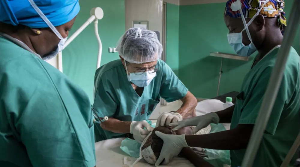 MSF-surgeon-changes-bandages-of-child-who-suffered-burns-at-Rutshuru-General-Referral-Hospital
