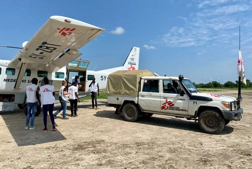 MSF teams unload medical supplies from a plane in Leer, South Sudan