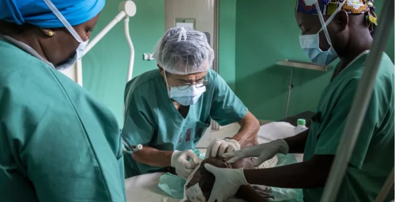 MSF-surgeon-changes-bandages-of-child-who-suffered-burns-at-Rutshuru-General-Referral-Hospital